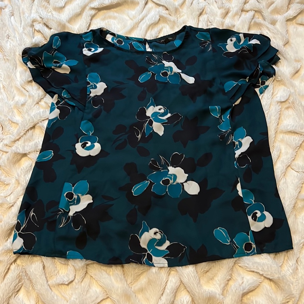 Banana Republic floral blouse with ruffle cap sleeve detail.